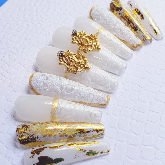 **Royalty** White and Gold Press on Nails - Picture 3 of 6